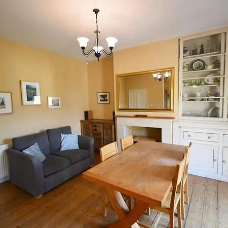 2 Bedroom House 10 Mins From Centre Дом отдыха Бристоль